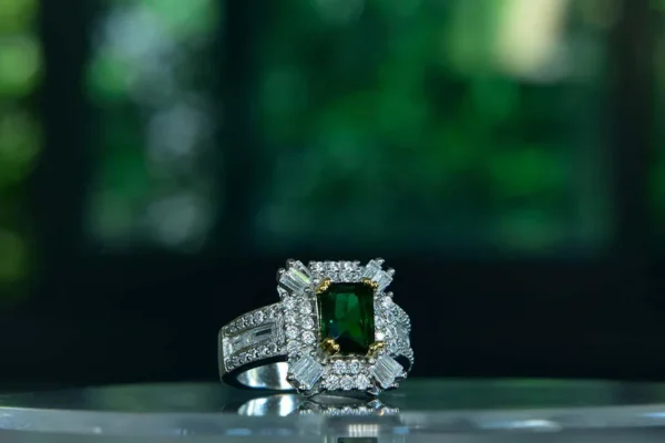 Silver Engagement Rings: Timeless Beauty and Affordable Elegance for Every Love Story Silver Engagement Rings